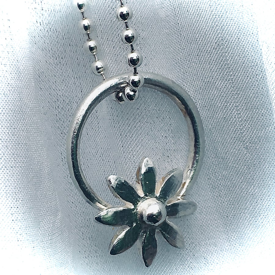 Daisy hoop pendant 