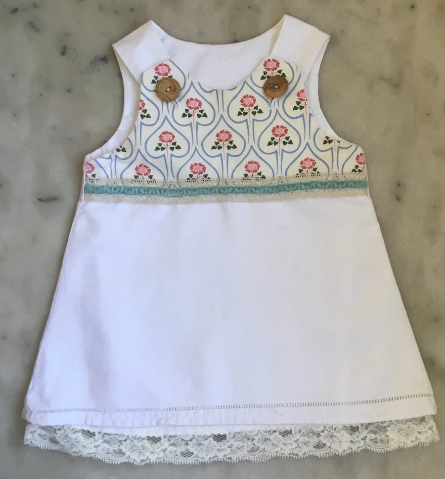 Beautiful vintage fabric pinafore ages 6-12 months