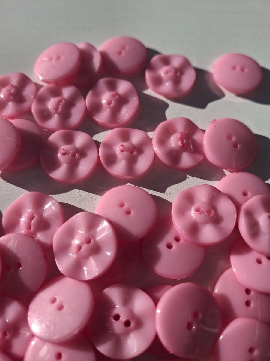 50 x Acrylic 15mm 2 Hole Pink Buttons