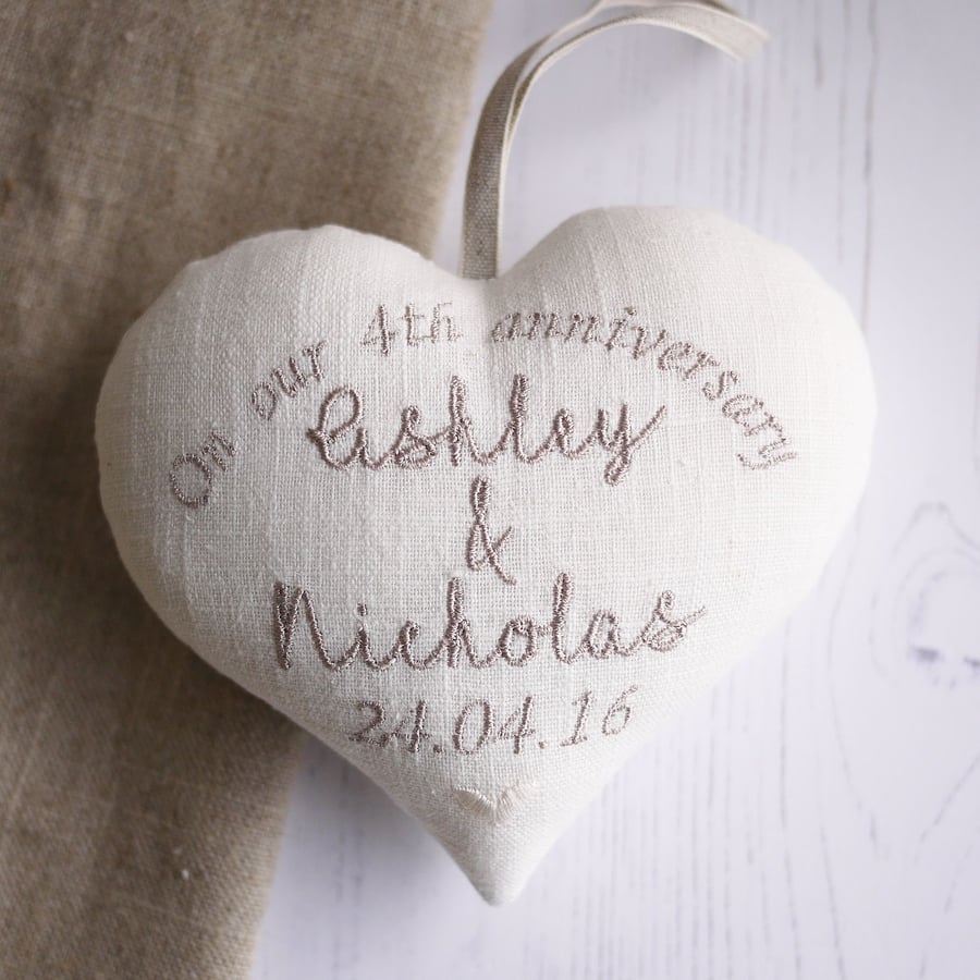 Linen anniversary gift deals
