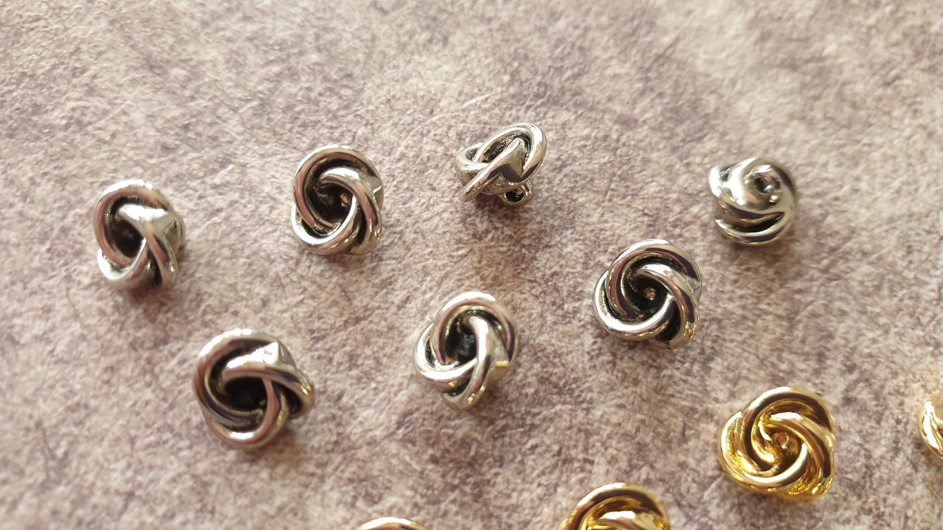 12.5mm 20L Antique Silver Knot Buttons Lightweight