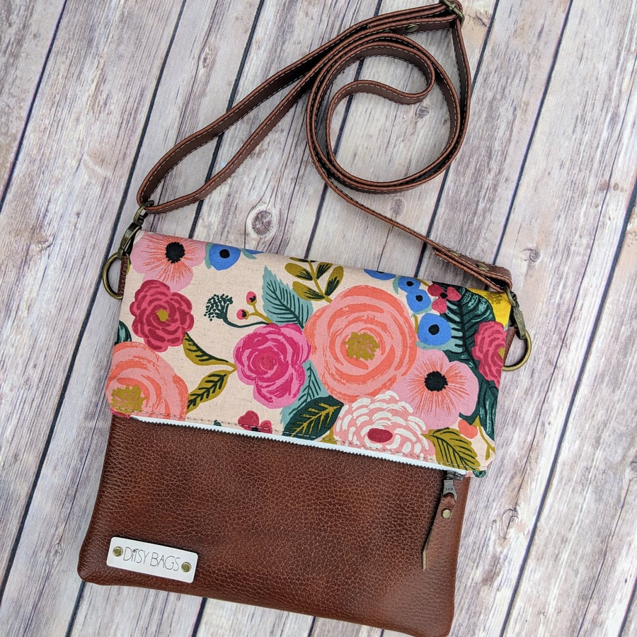 Folded crossbody bag with genuine leather and pretty floral fabric