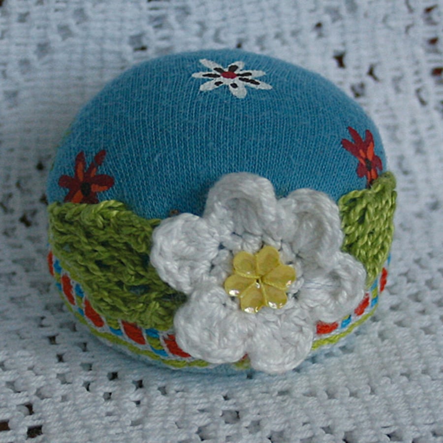 mini pin cushion - white primrose