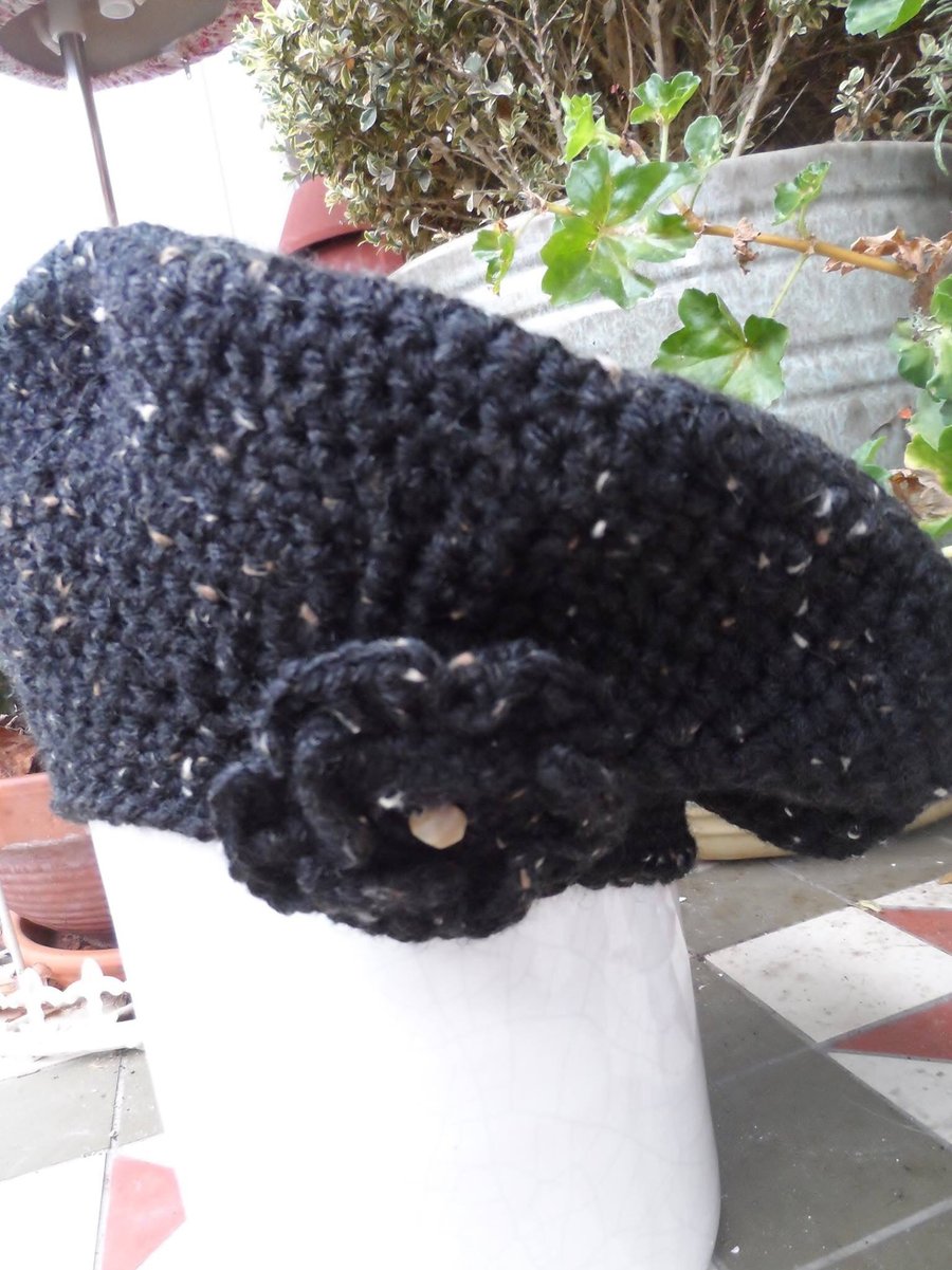 Beret in a Marl black wool mix yarn, with a detachable brooch corsage.