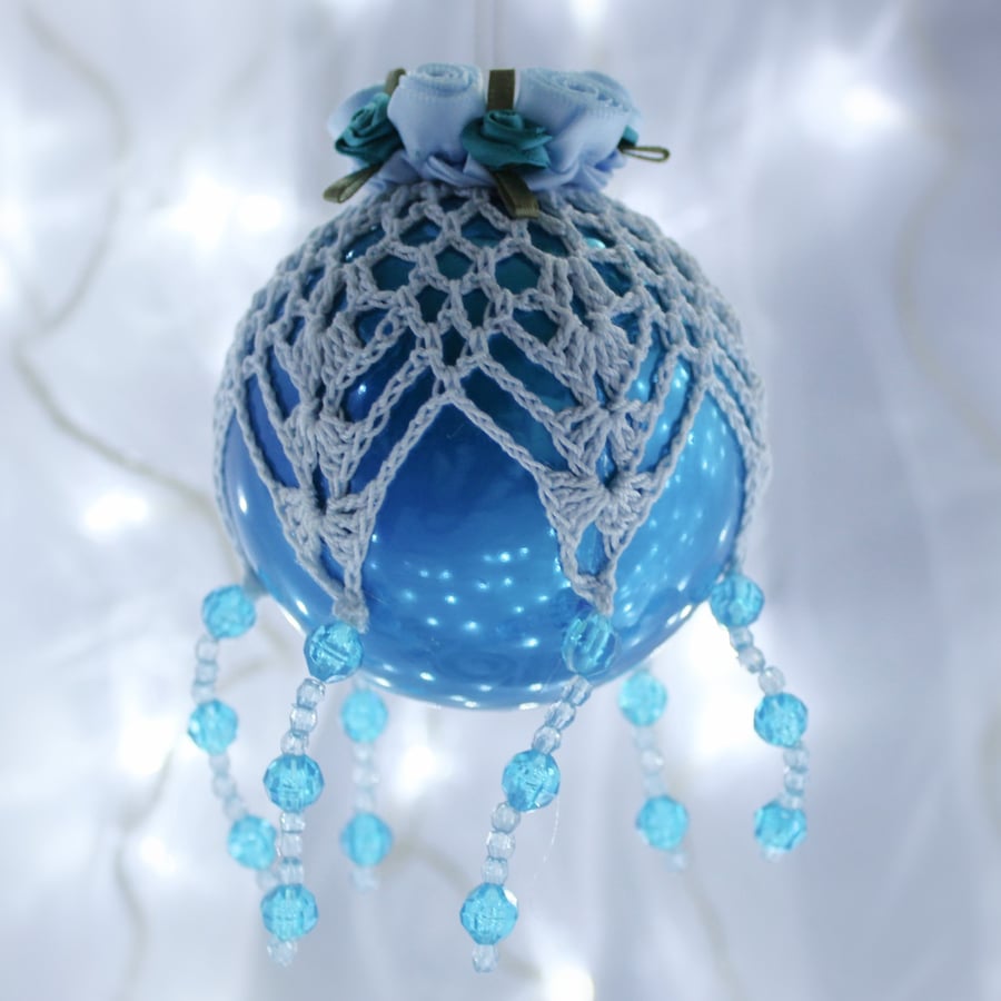Christmas bauble turquoise and pale blue crochet lace vintage style, I3