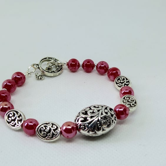 Red glass filigree bracelet 