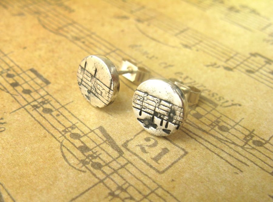 Button stud earrings with musical stave