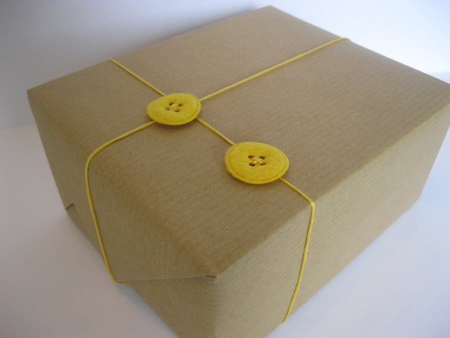 Button String Gift Wrap Set (Yellow)