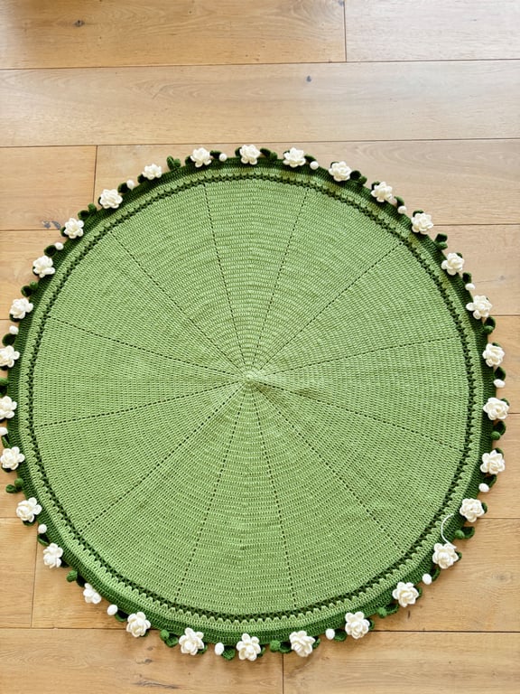 Crochet blanket with 30 Jasmines 