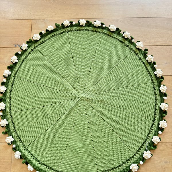 Crochet blanket with 30 Jasmines 