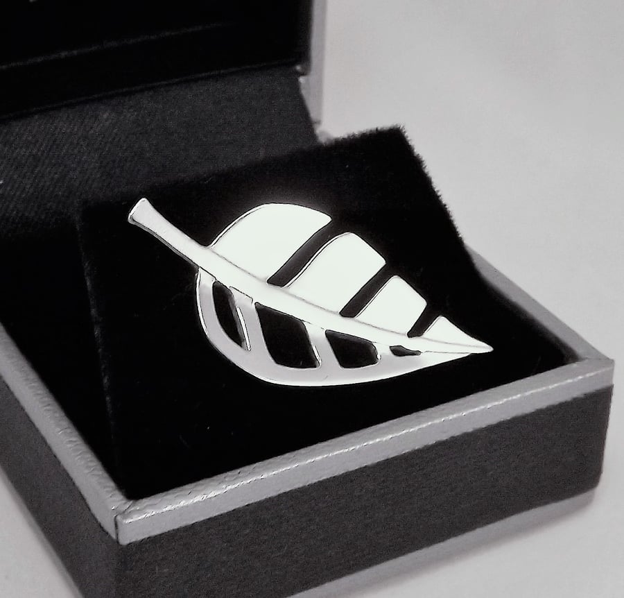 Leaf Tie Pin (Large), Silver Nature Jewellery, Handmade Wildlife Gift for Him
