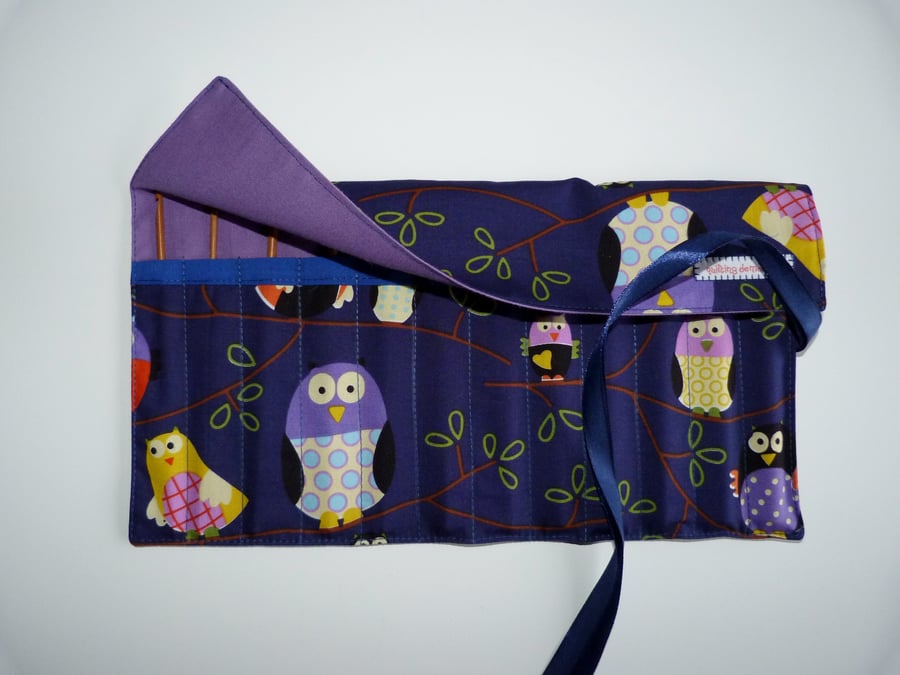 Owls on Navy Blue Print Roll Up Crochet Hook Holder with 12 Bamboo Crochet Hooks