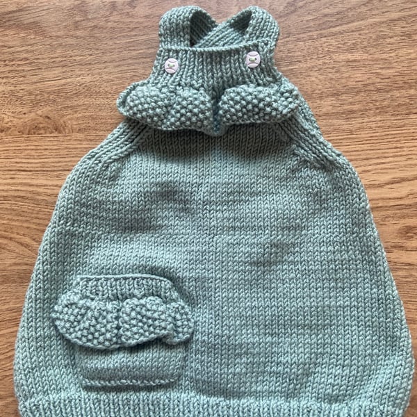 Knitted baby pinafore 