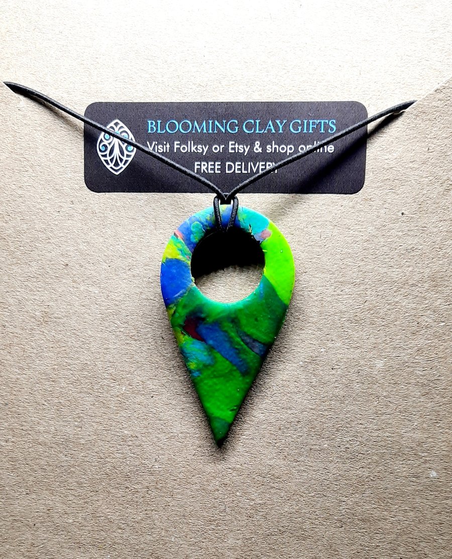 Cutout pendant necklace 