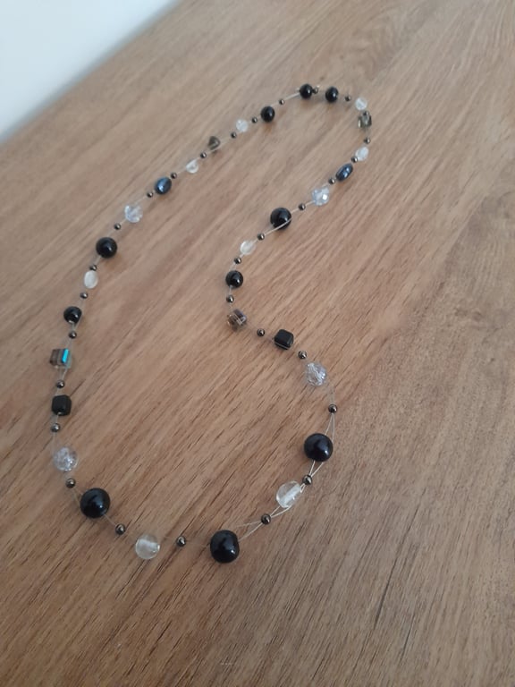 SHADES OF BLACK, CLEAR AND CRYSTAL BEAD NECKLACE.