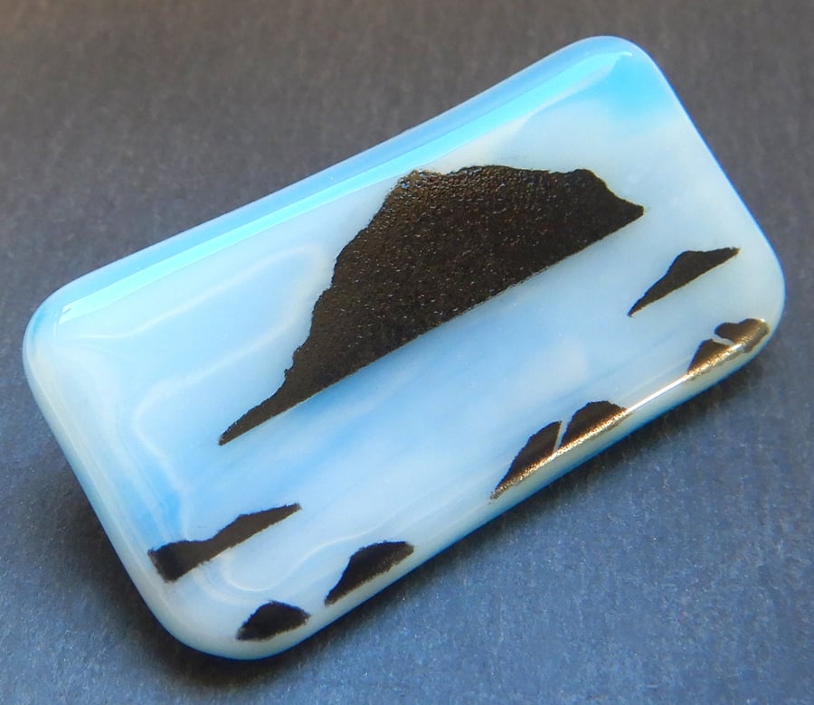 HANDMADE FUSED DICHROIC GLASS 'Ails Craig' BROOCH.