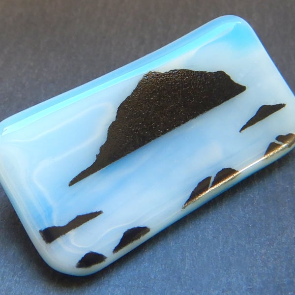 HANDMADE FUSED DICHROIC GLASS 'Ails Craig' BROOCH.