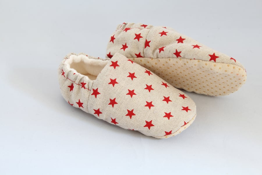 Size 6 Toddler slippers, cotton indoor shoes with red star print, anti skid sole