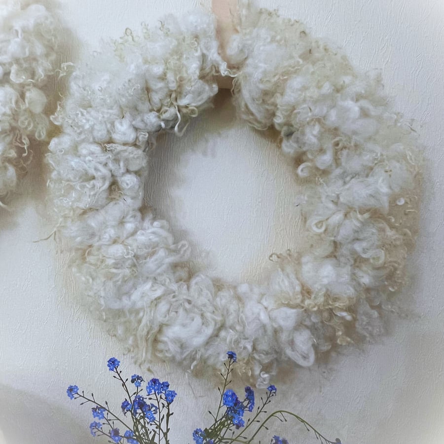 Pure wool wreaths for sustainable Christmas decor and cosy interior