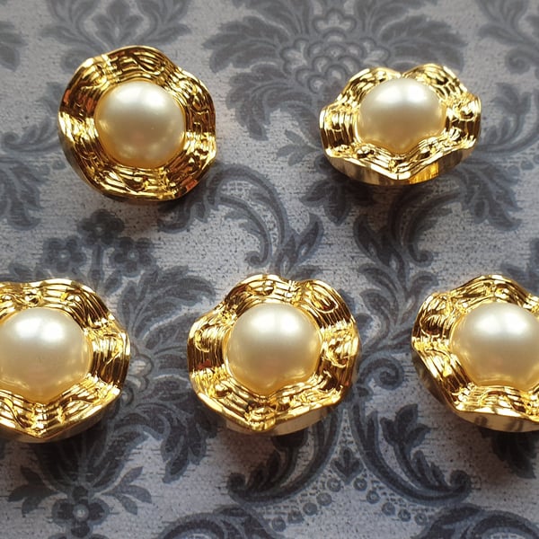 9 16" 15mm 24L Gold and Sprayed pearl Button x 4