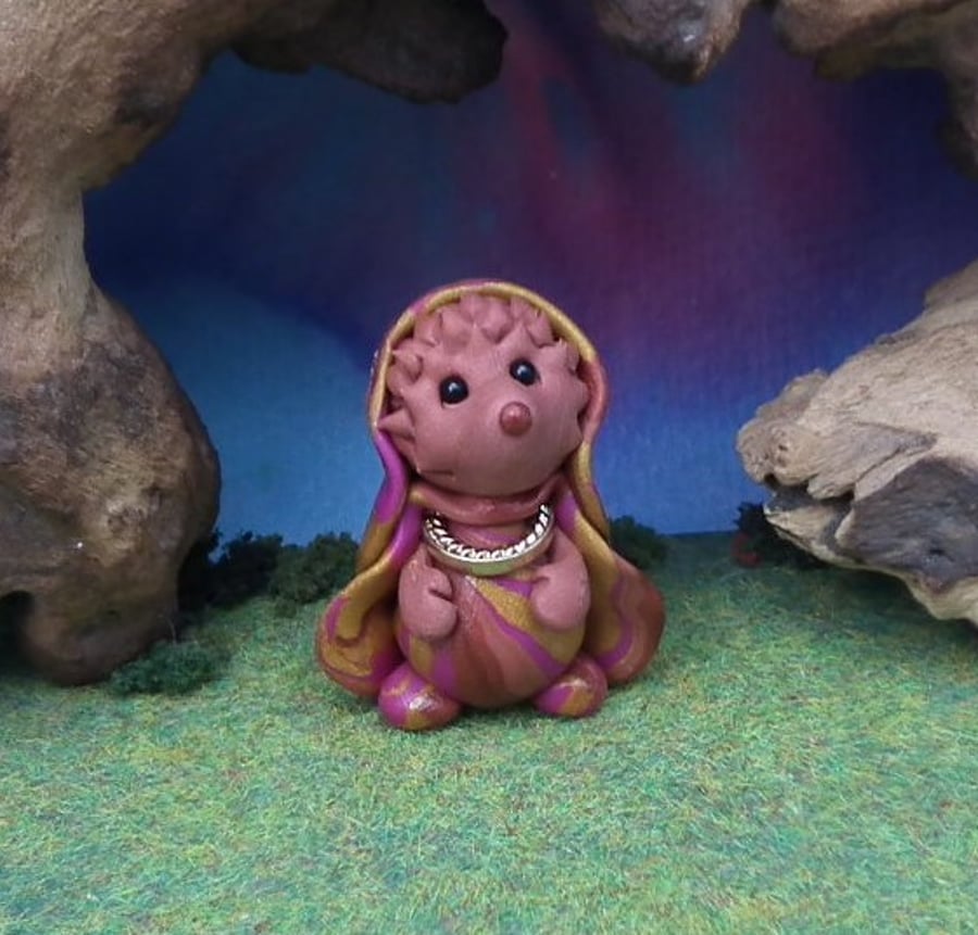 High'n'Over Hedgehog 'Rosehip' OOAK Sculpt by Ann Galvin Gnome Village
