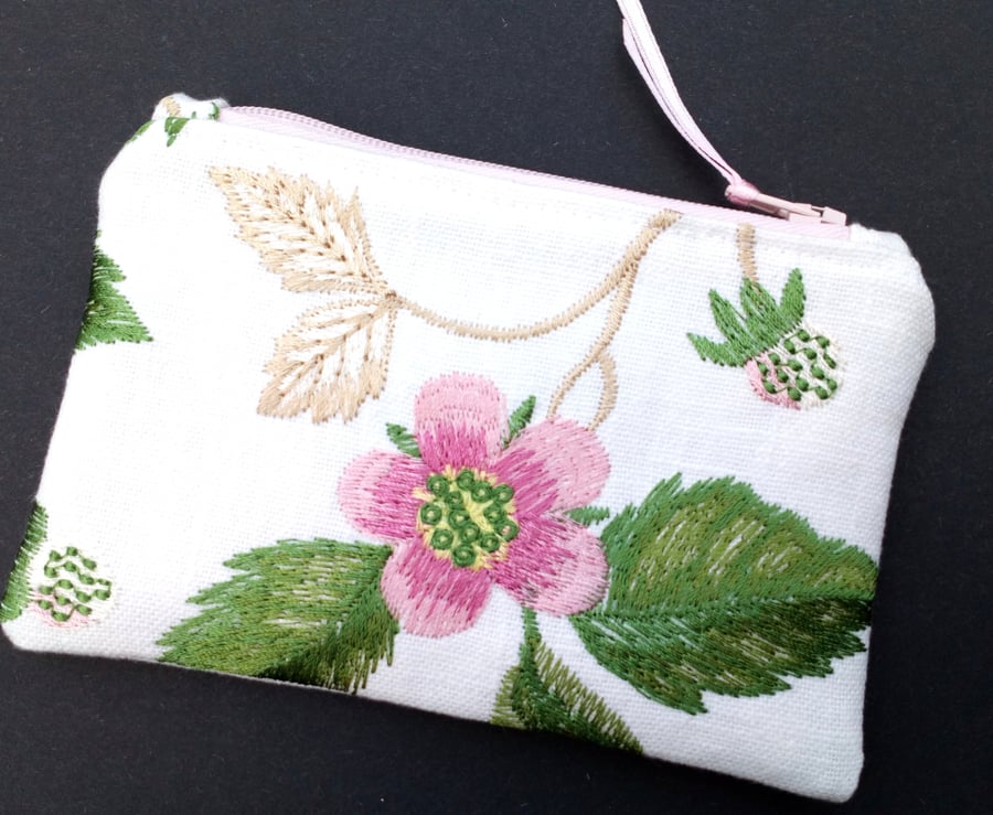Strawberry Coin Purse 85E