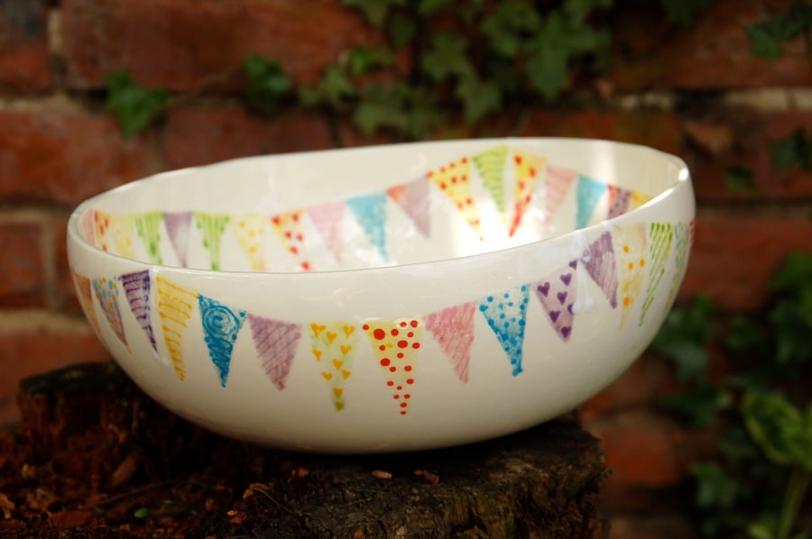 Salad bowl, Endless Summer bunting