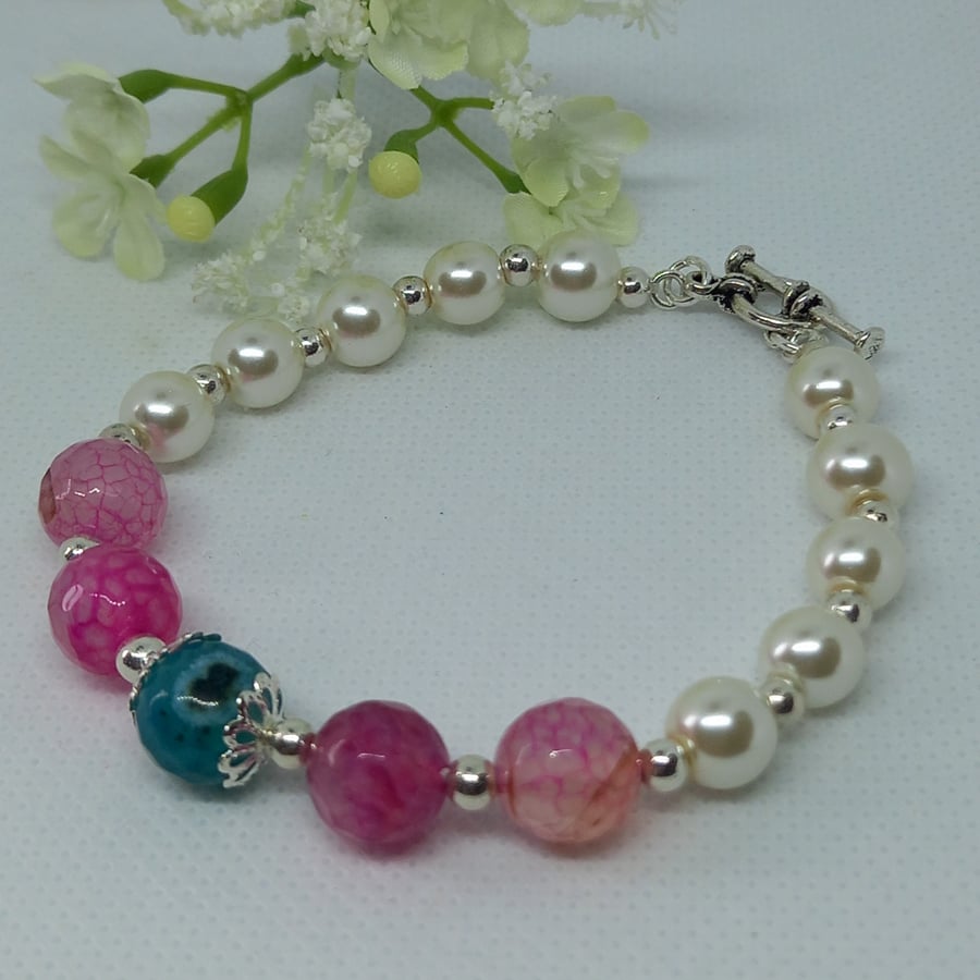 Multi-coloured agate bracelet