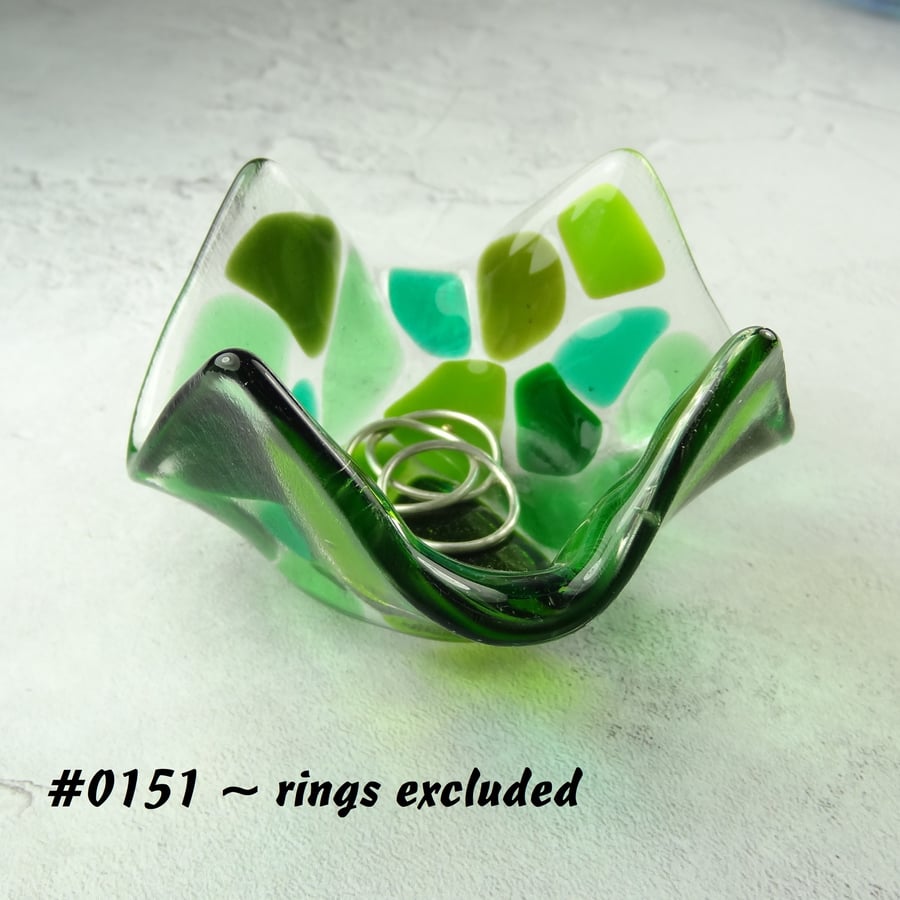 Green mosaic fused glass trinket dish, rings, earrings, 8cm approx (0151)