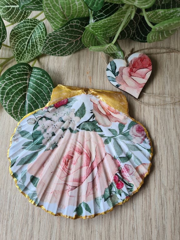 Scallop shell trinket dish rose design with gift tag home decor