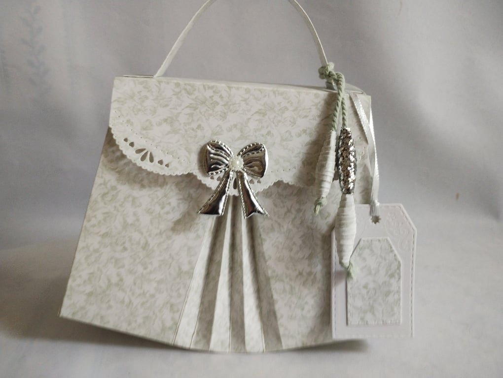 Fanfold Feature Handbag Style Gift Box in Sage Green Ditzy Print with Silver Bow