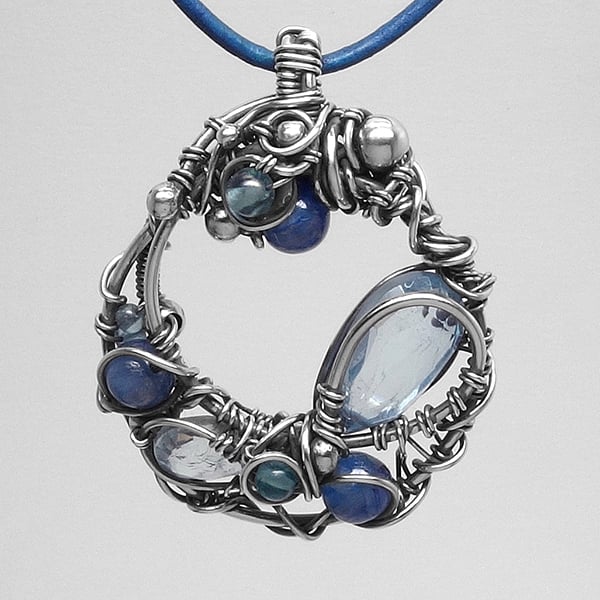 Serenity Round Pendant (Blue SSPGR 007)