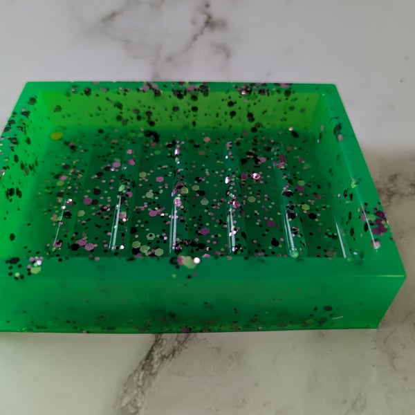 Glow-in-the-Dark Resin Soap Dish – Witch’s Brew Green & Purple