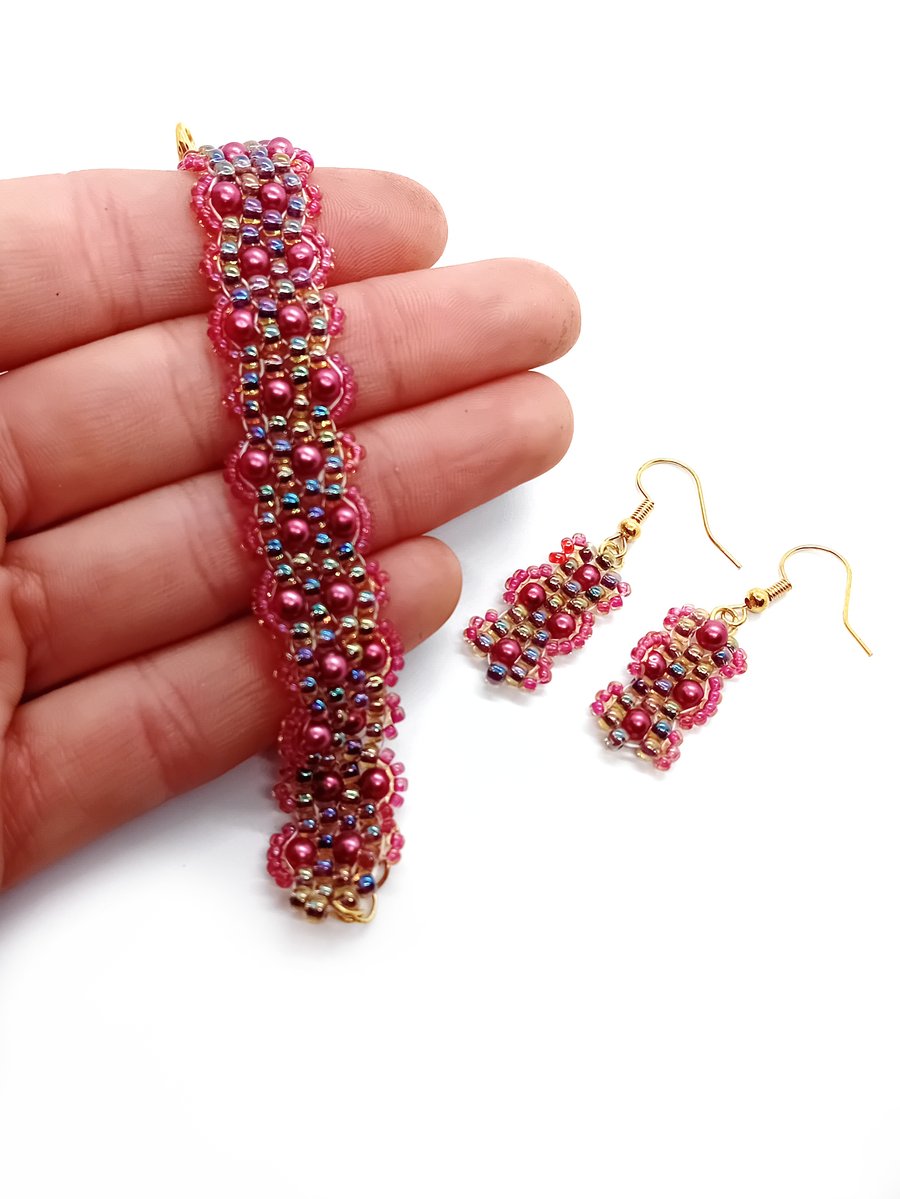 Shimmering pink, red and rainbow picot beaded bracelet and earrings set