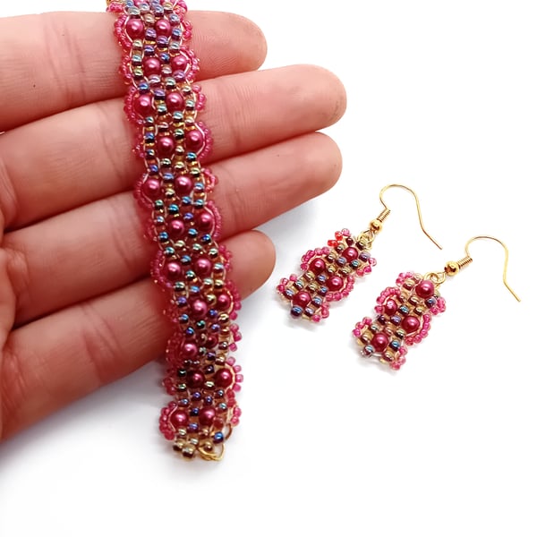 Shimmering pink, red and rainbow picot beaded bracelet and earrings set