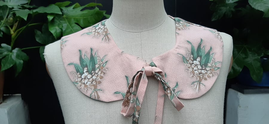Vintage floral fabric collar 