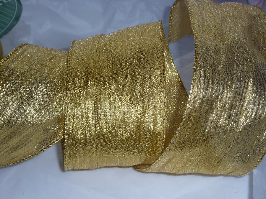 1 Metre Wire Edged Xmas Ribbon 63mm Gold Crinkle