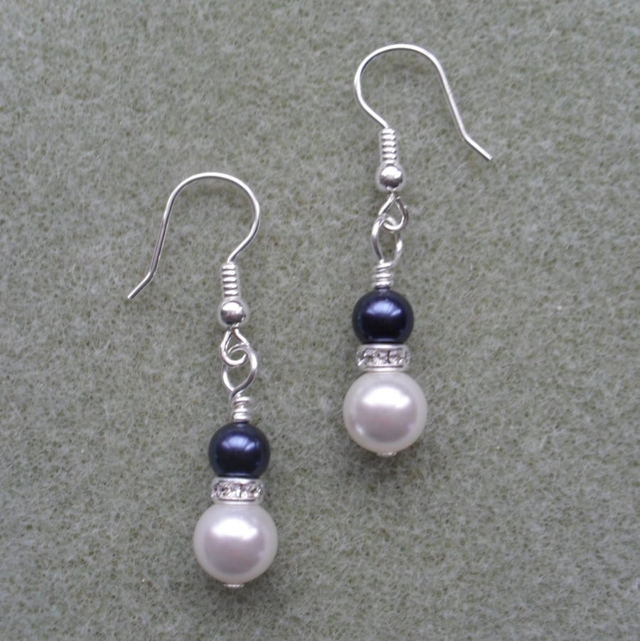 Navy and White Pearl Earrings with Pearls From Swarovski 
