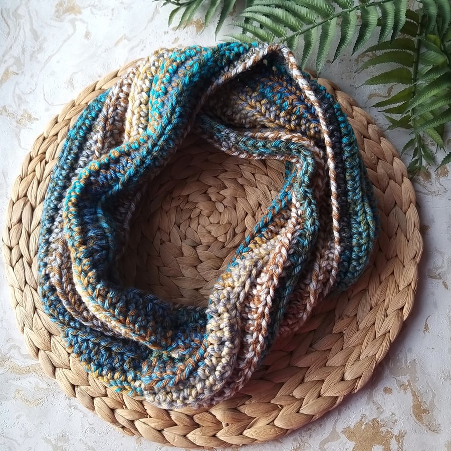 Crochet Chunky Infinity Scarf Cowl 'Teaberry'