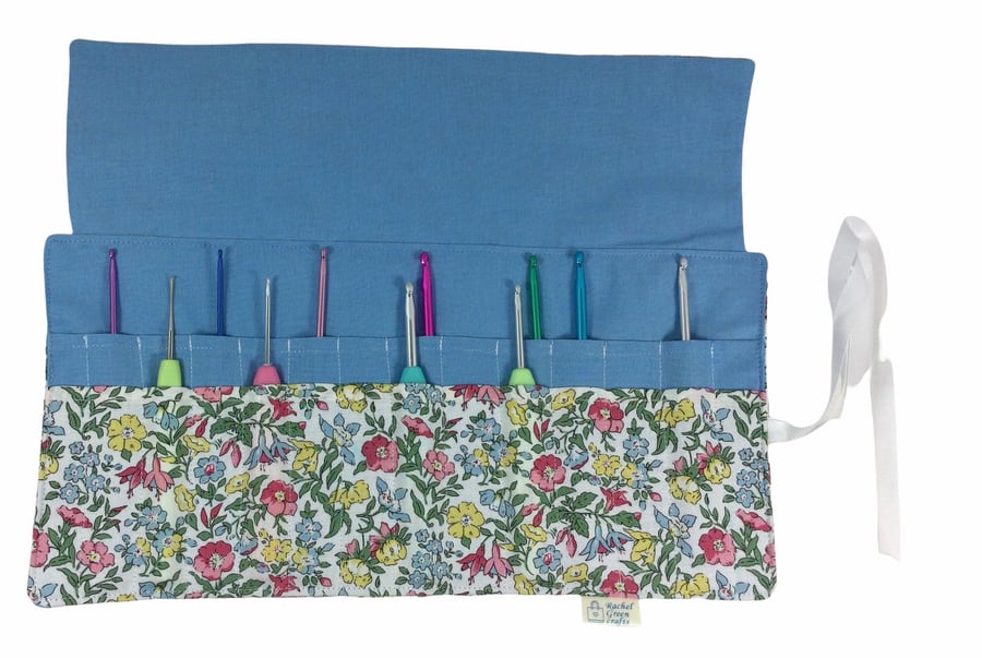Crochet hook case in Liberty floral fabric, Ergonomic hook organiser, roll up ca