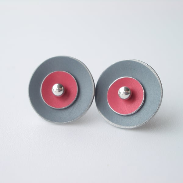 Circle earrings in grey and red