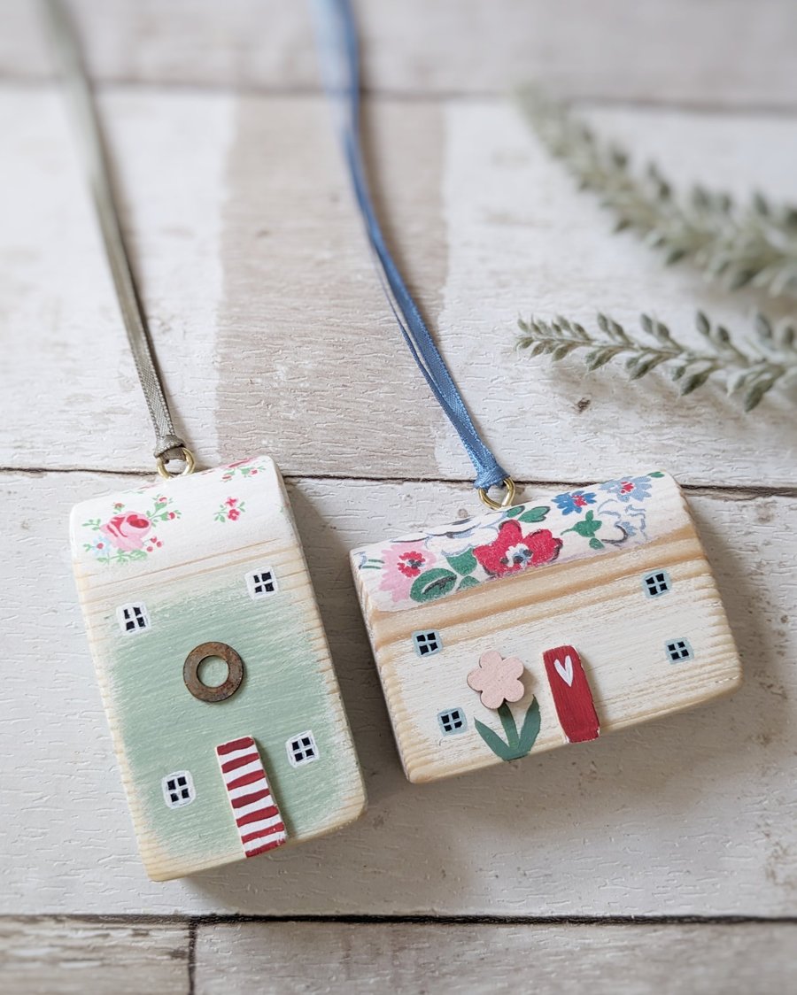 Set of 2 Wooden Floral House Hanging Decorations
