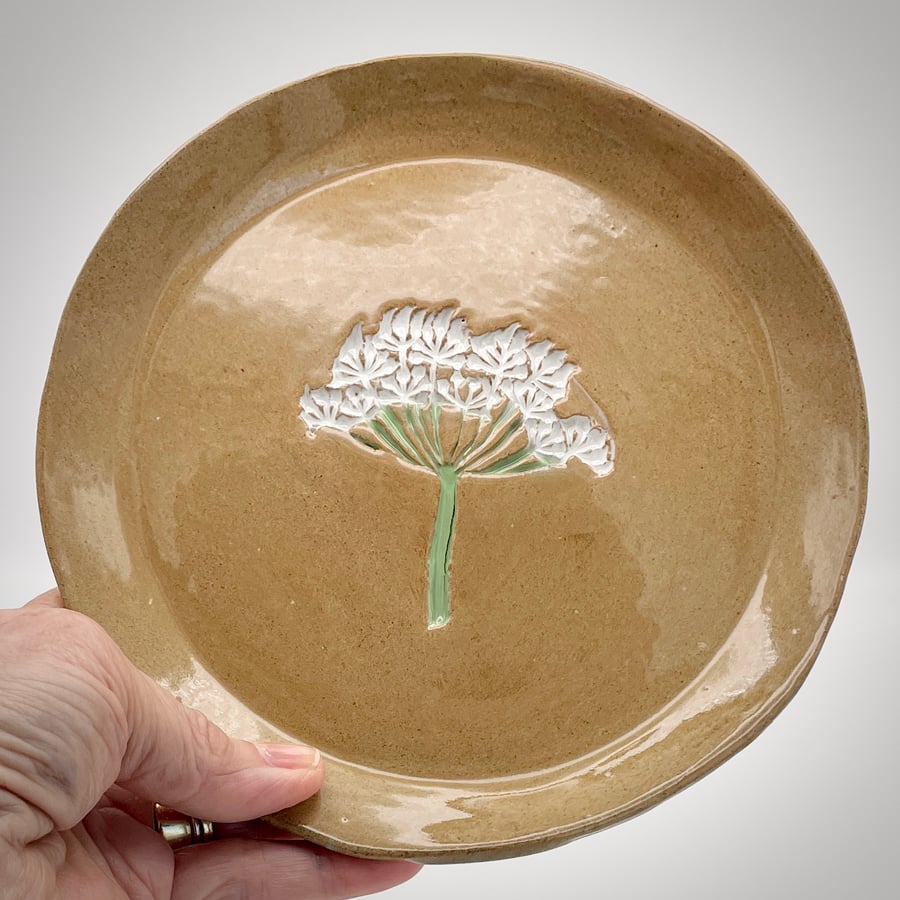 NEW! Stoneware plate with a cow parsley design