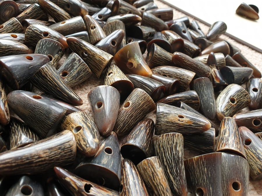 38mm 1 & 1 2 inch Real Horn Brown Toggle 1st quality.