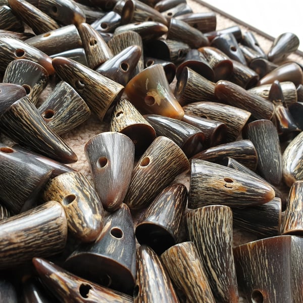 38mm 1 & 1 2 inch Real Horn Brown Toggle 1st quality.