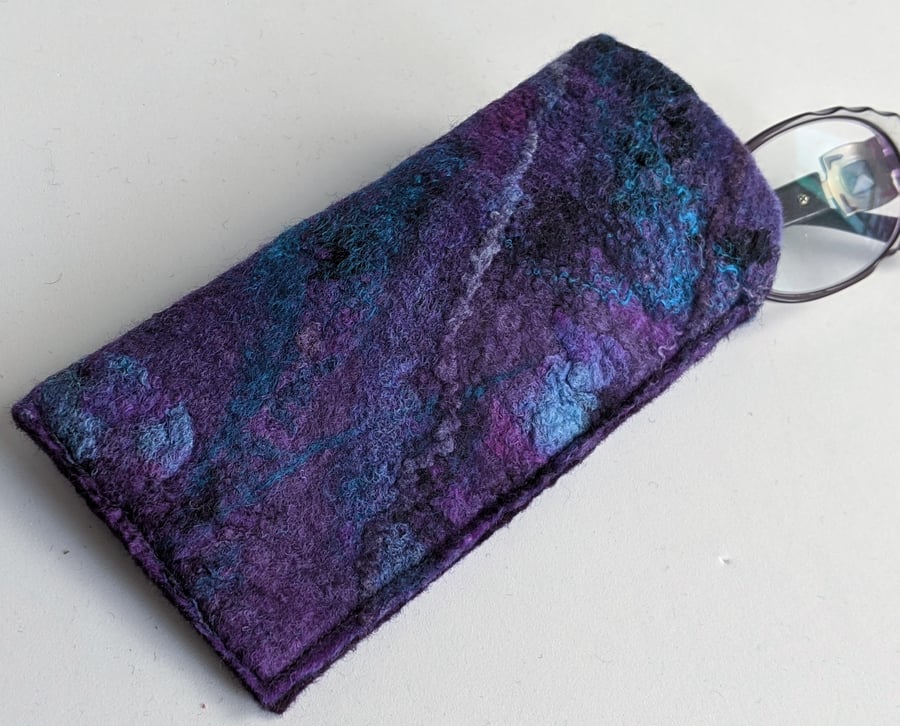 Glasses case: felted wool - purples