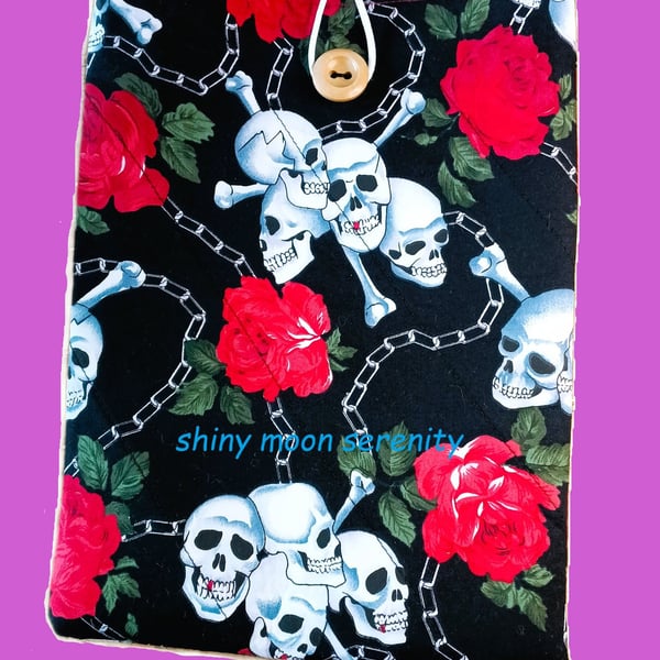Skull & Roses Print, Book-Tablet Sleeve