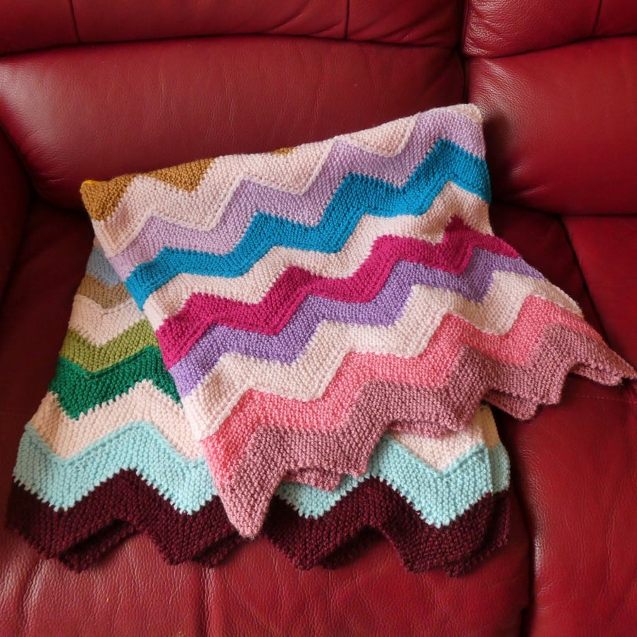 Colourful handmade knitted blanket - zigzag design