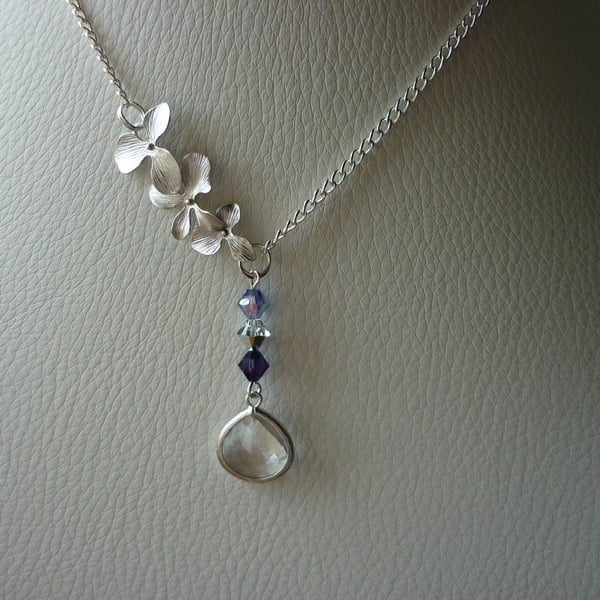 CRYSTAL AND LILACS FLOWER NECKLACE.  539