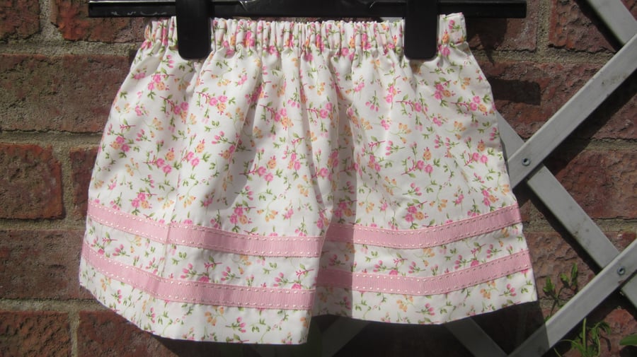 Pretty flowered skirt to fit 4 years